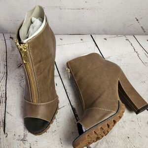 Michael Antonio Taupe Peep Toe Zip Up Heeled Boot Size 9 NIB